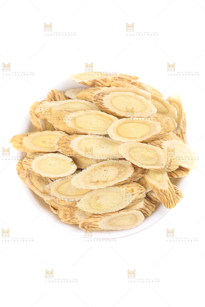 白底上摆放着黄芪