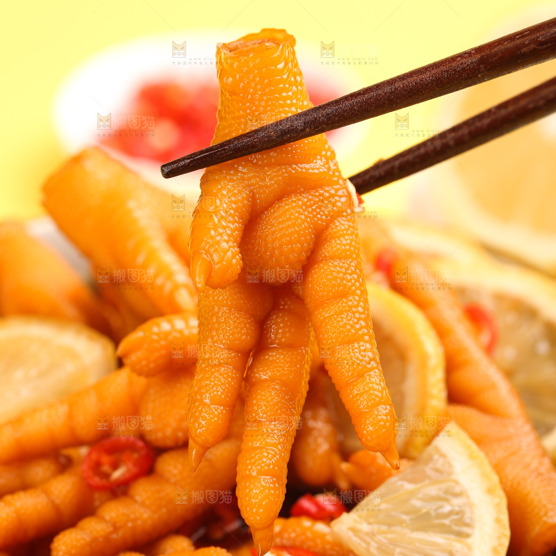 浅底上的酸辣鸡爪