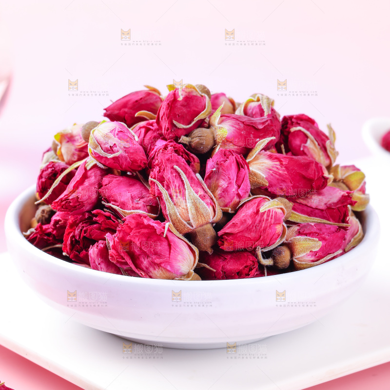 浅底上的玫瑰花干