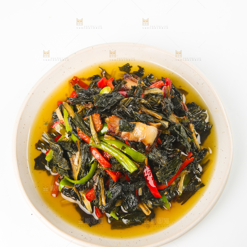 盘子里的白菜炒腊肉