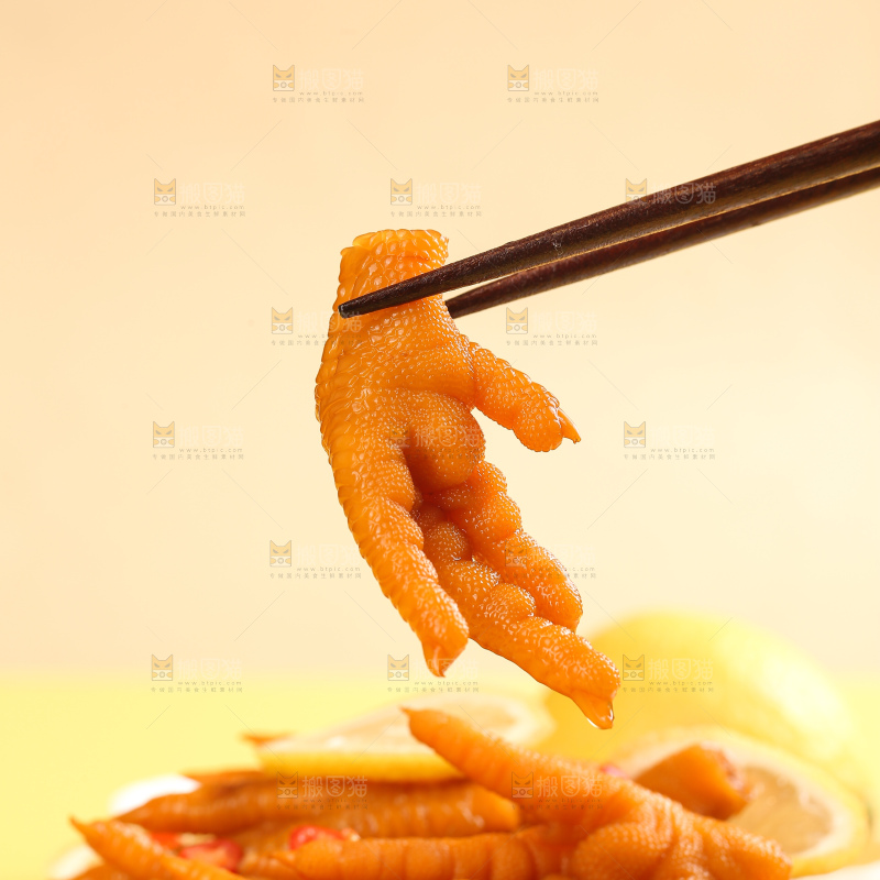 浅底上的酸辣鸡爪