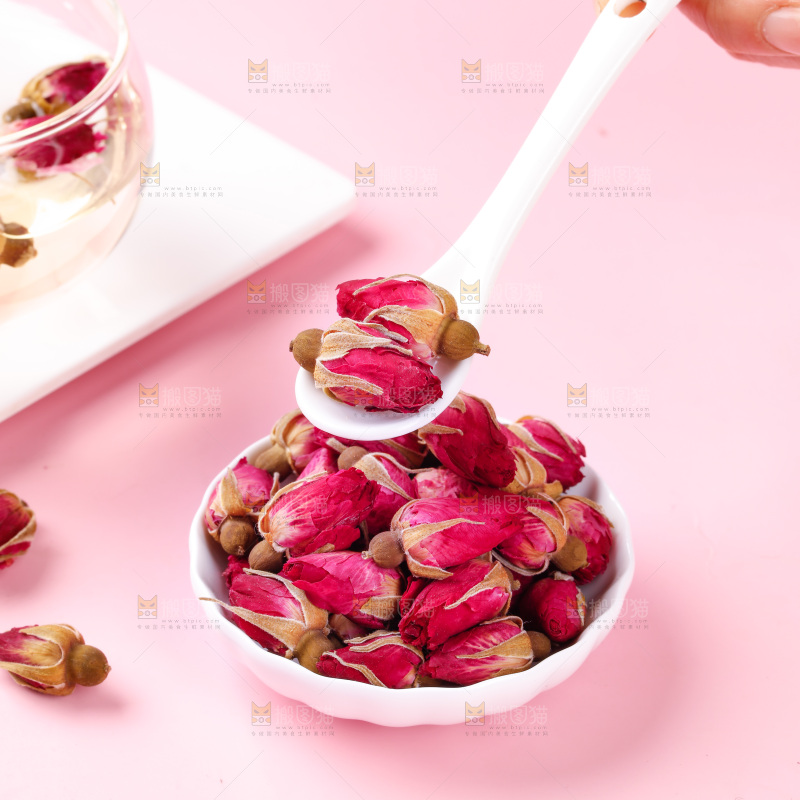 浅底上的玫瑰花干