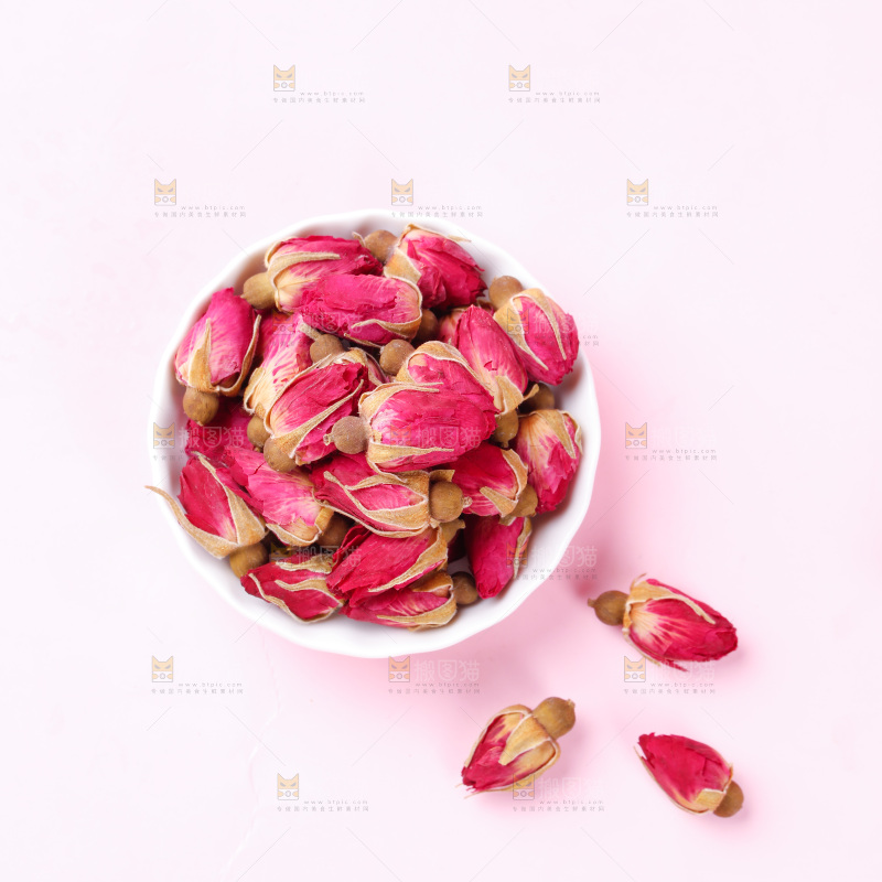 浅底上的玫瑰花干