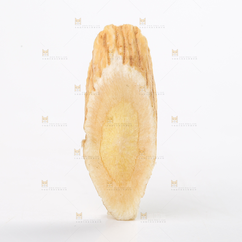 白底上摆放着黄芪