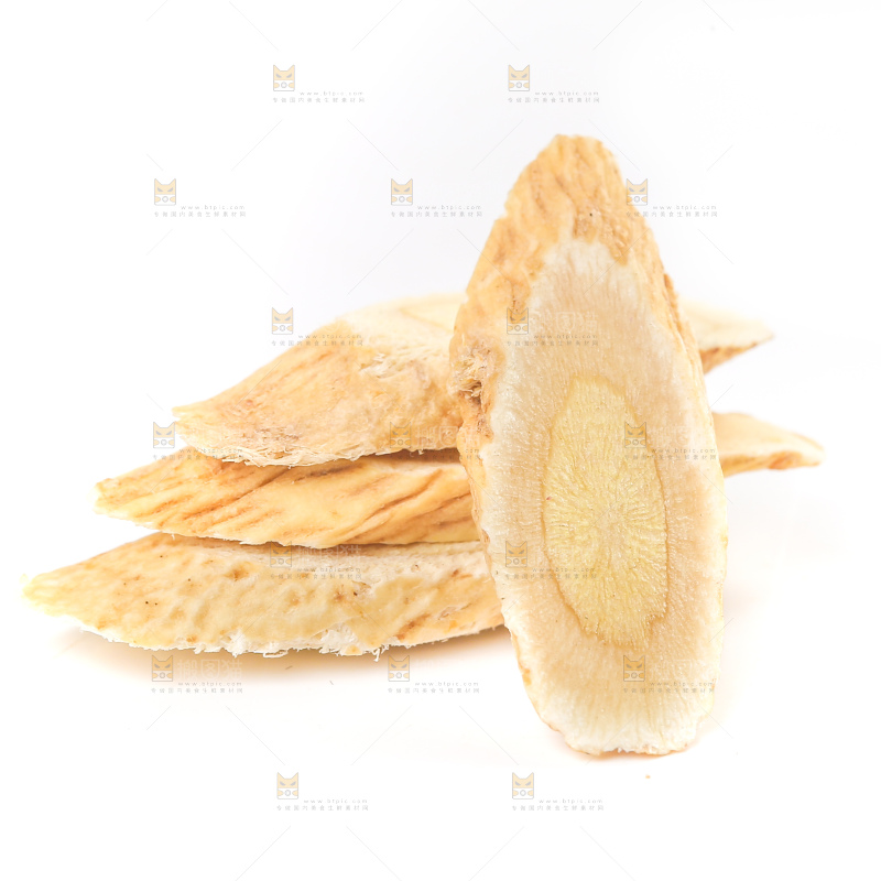 白底上摆放着黄芪