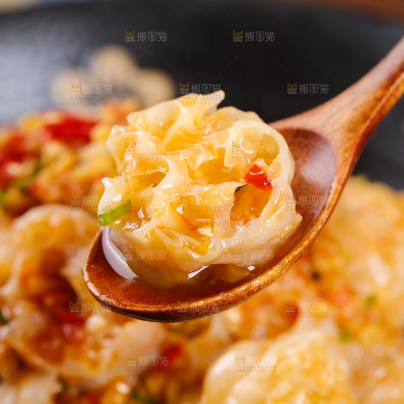 深底上的凉拌面藕