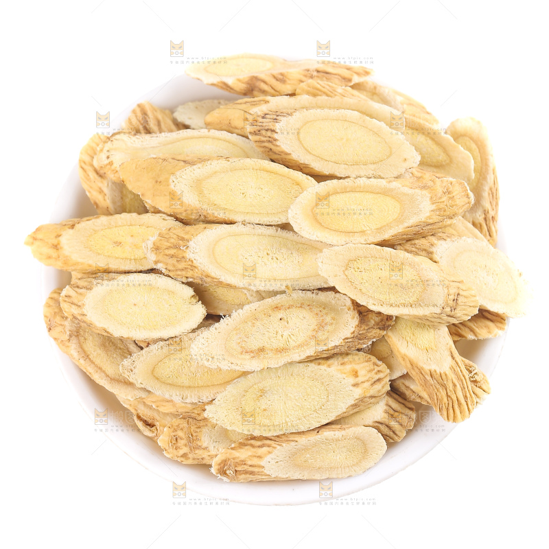 白底上摆放着黄芪