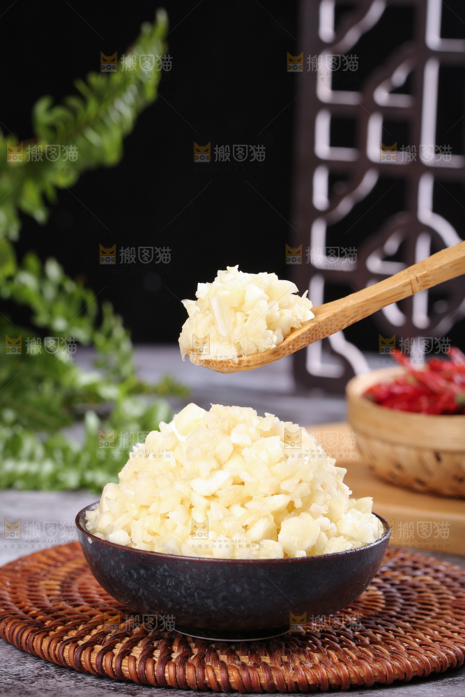 深底上的干大蒜