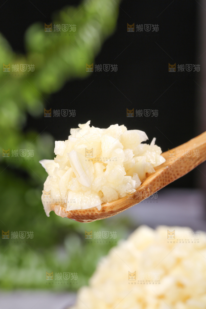 深底上的干大蒜