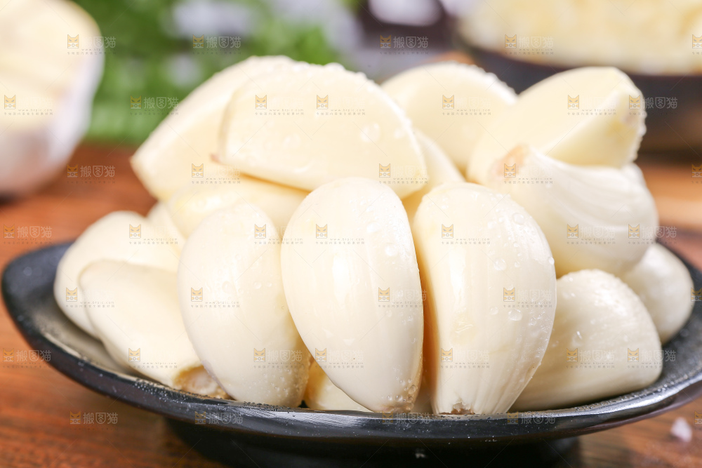 深底上的干大蒜
