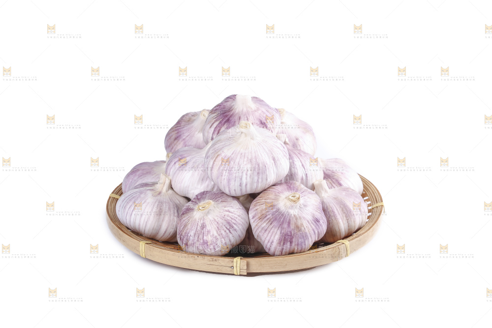 白底上的干蒜