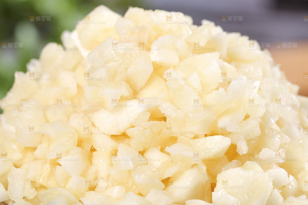 深底上的干大蒜