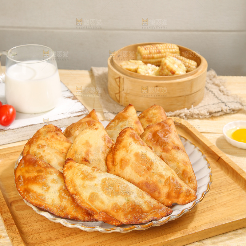 浅底上的脆皮菜饺