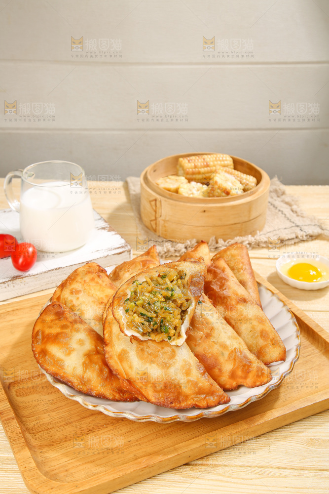 浅底上的脆皮菜饺