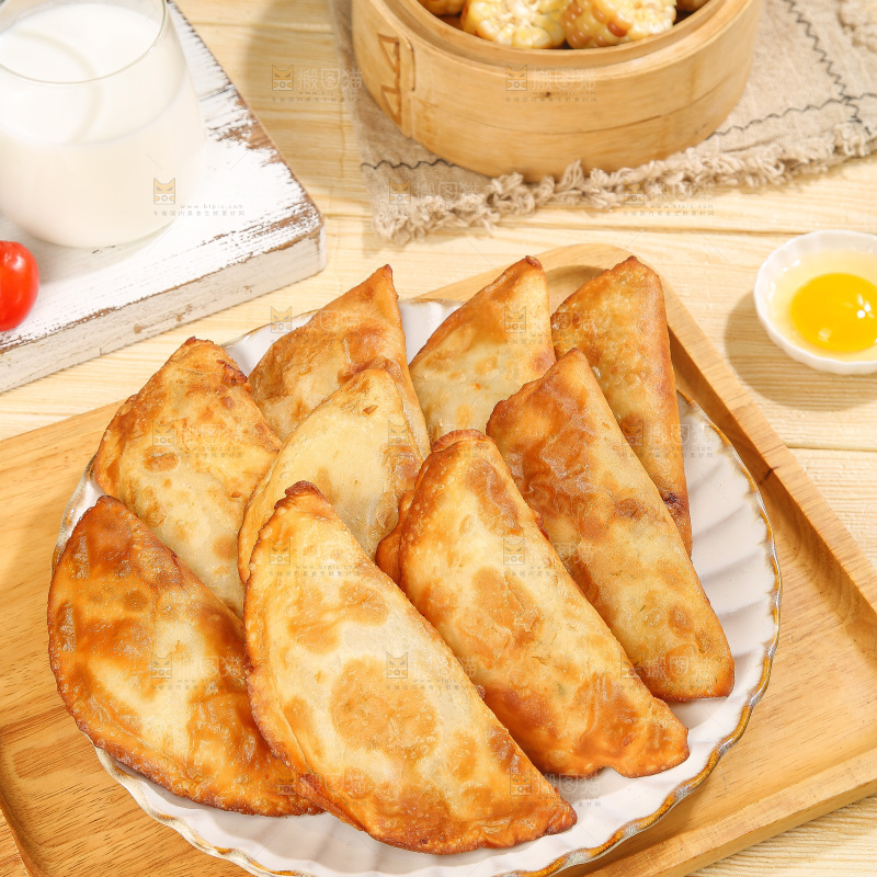 浅底上的脆皮菜饺