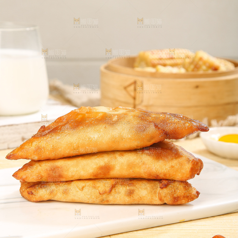 浅底上的脆皮菜饺