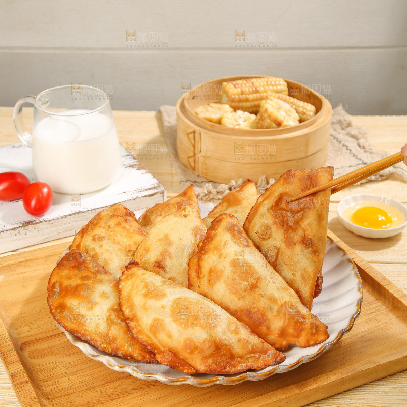 浅底上的脆皮菜饺