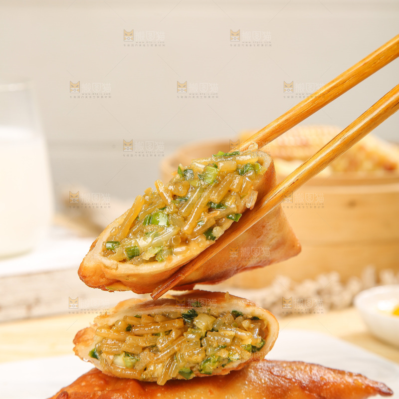 浅底上的脆皮菜饺