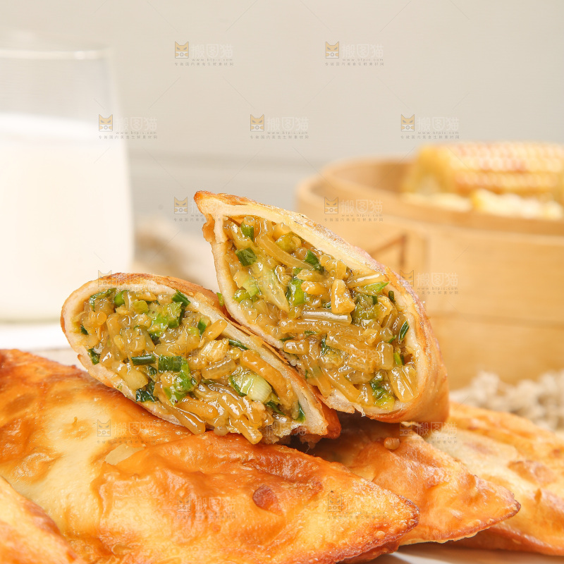 浅底上的脆皮菜饺