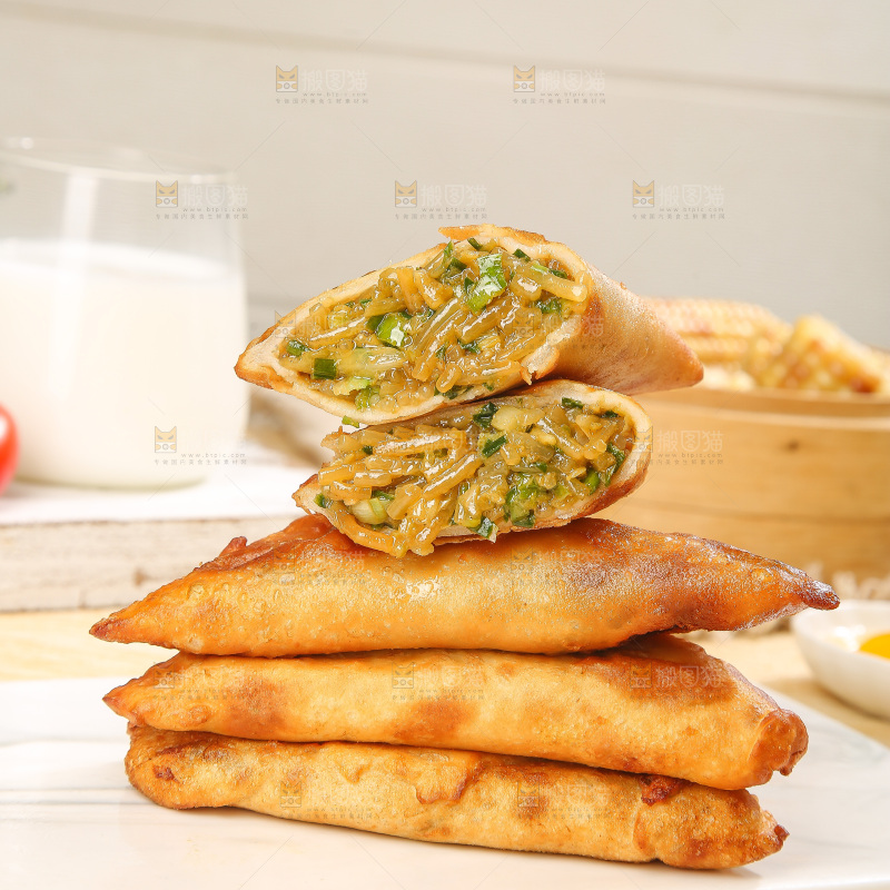 浅底上的脆皮菜饺