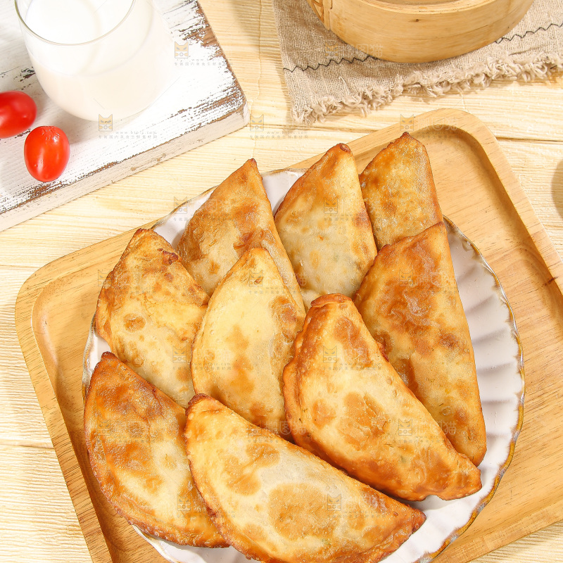 浅底上的脆皮菜饺