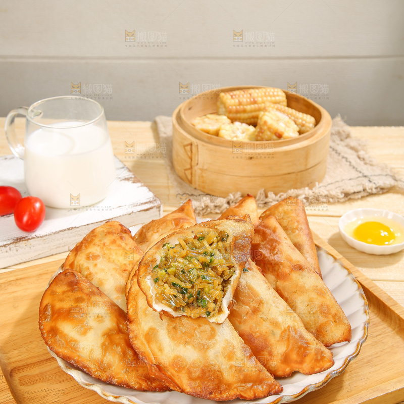 浅底上的脆皮菜饺