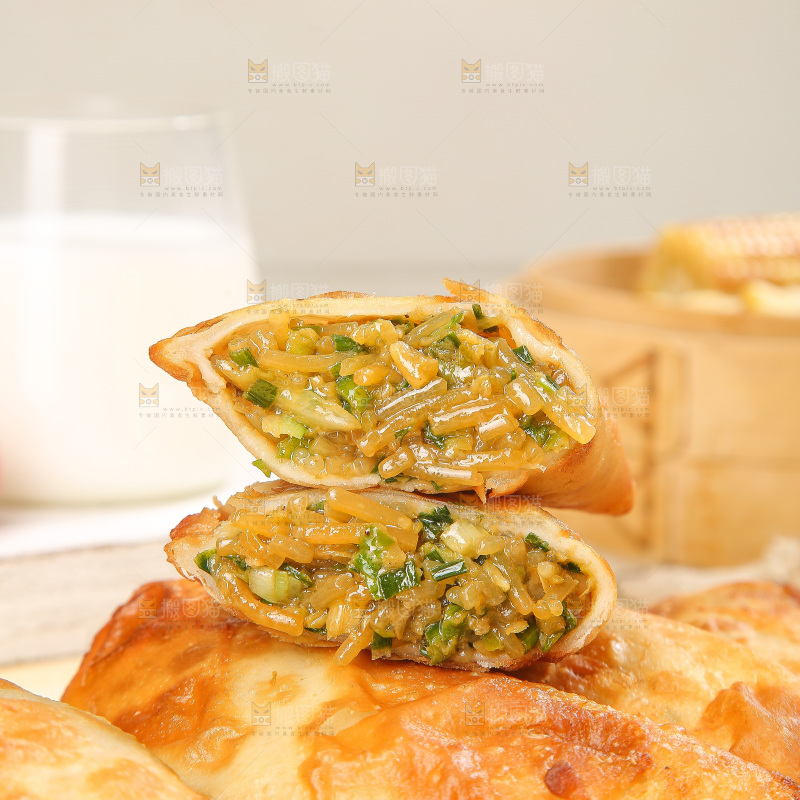 浅底上的脆皮菜饺