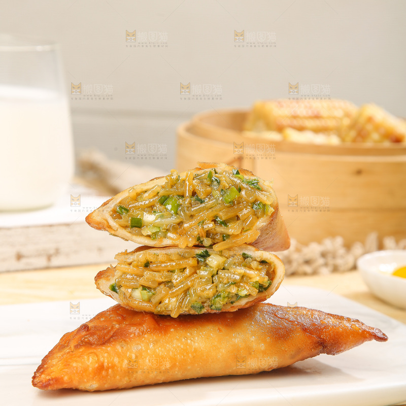 浅底上的脆皮菜饺