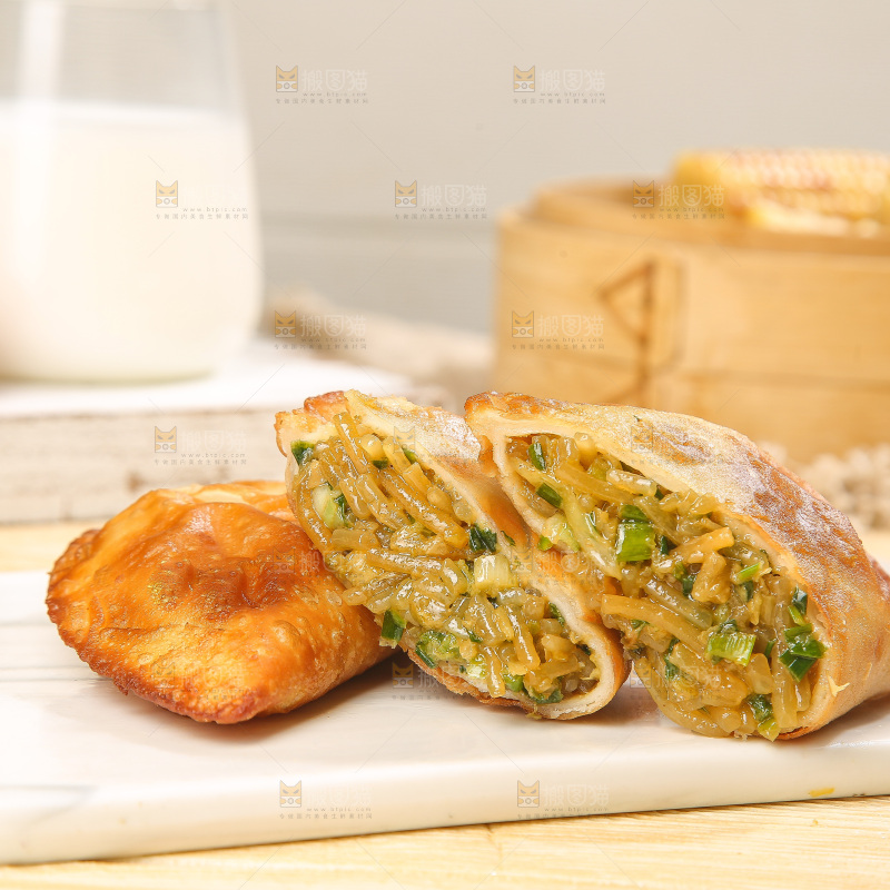 浅底上的脆皮菜饺