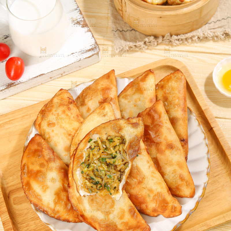 浅底上的脆皮菜饺