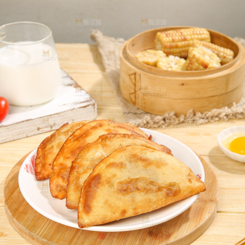 浅底上的脆皮菜饺