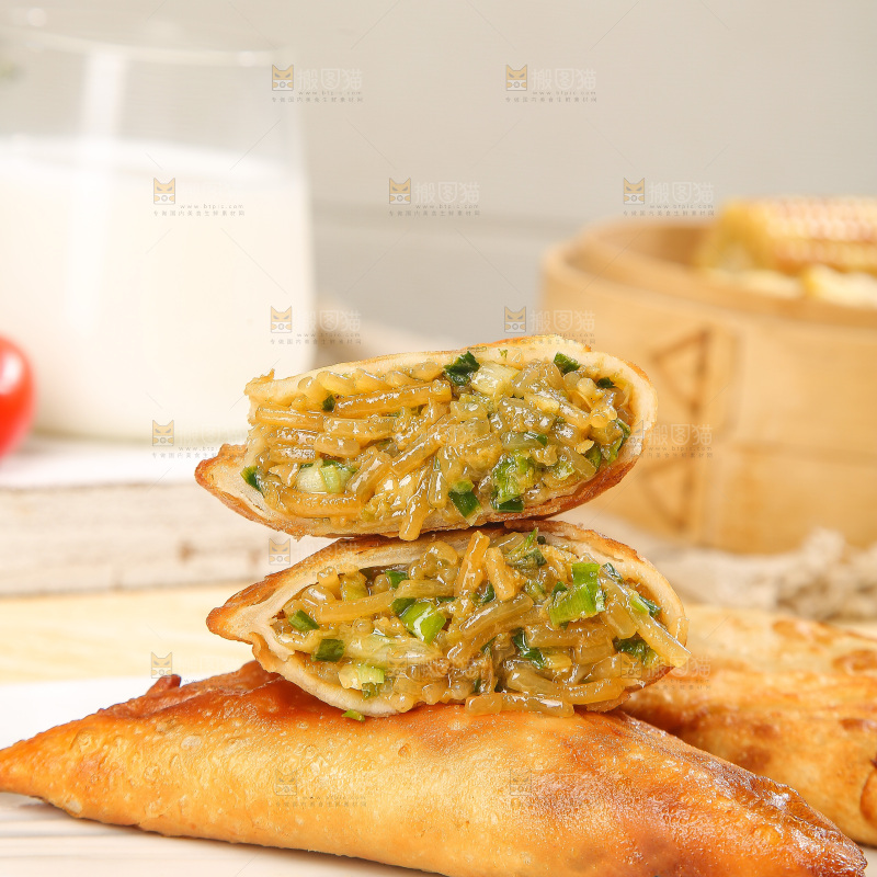 浅底上的脆皮菜饺