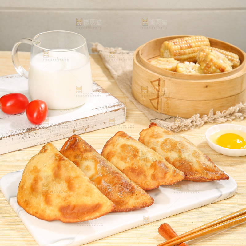 浅底上的脆皮菜饺