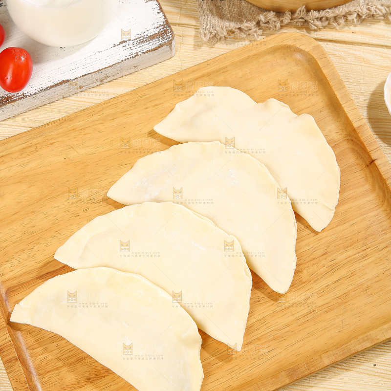 浅底上的脆皮菜饺