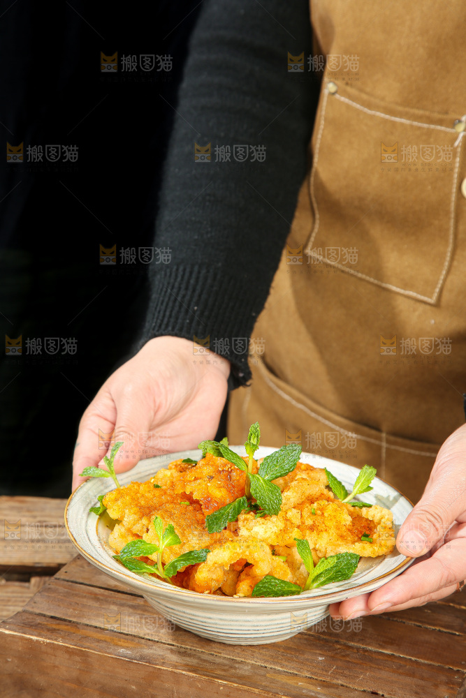 盘子里的锅包肉