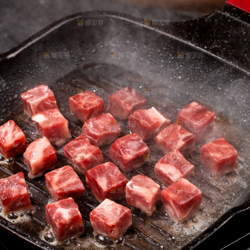 锅里的牛肉粒
