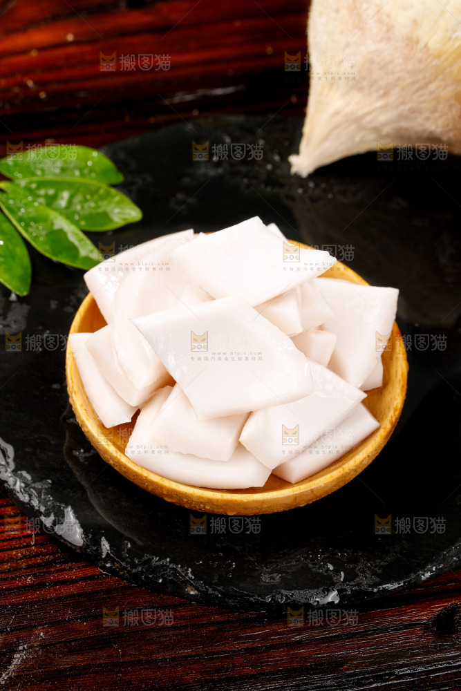 深底上的牛奶椰皇