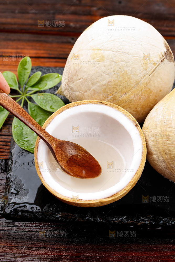 深底上的牛奶椰皇