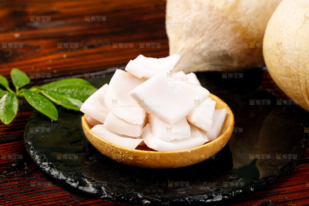 深底上的牛奶椰皇