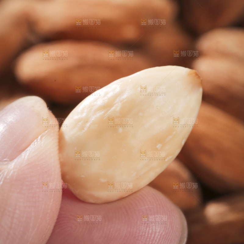 深底上的扁桃仁