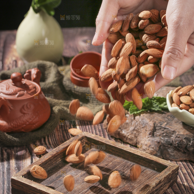 深底上的扁桃仁