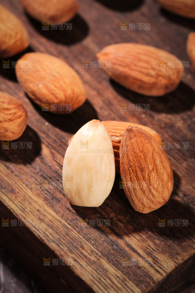 深底上的扁桃仁