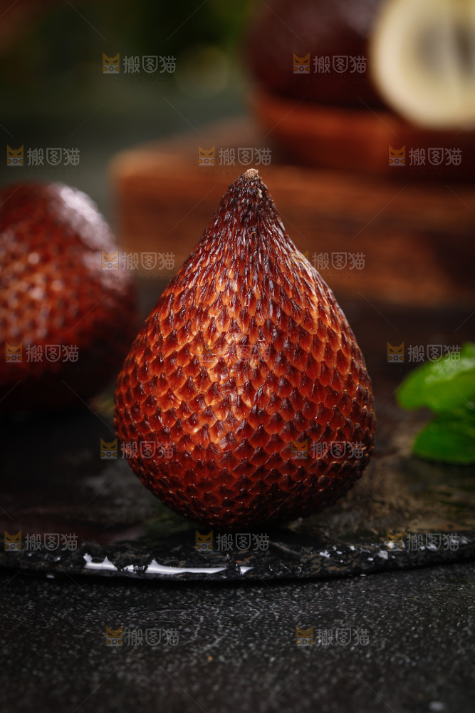 深底上的蛇皮果