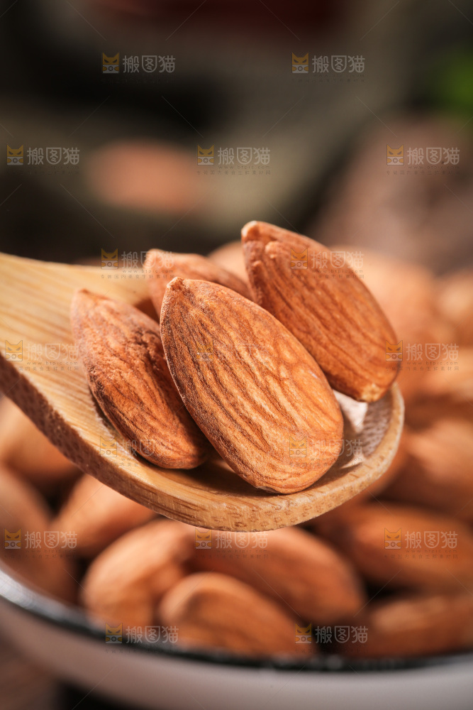 深底上的扁桃仁
