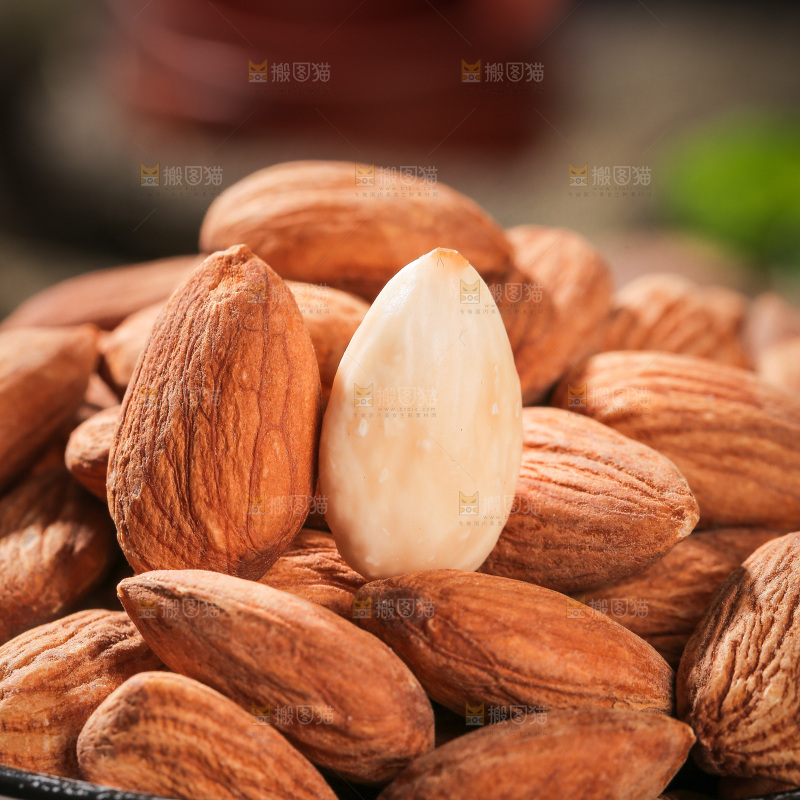 深底上的扁桃仁