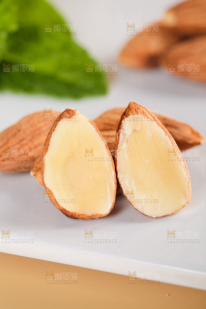 浅底上的巴旦木仁