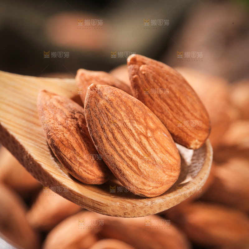 深底上的扁桃仁