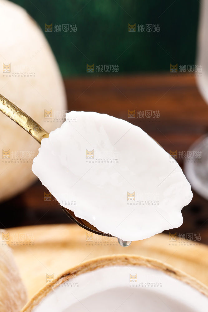 深底上的牛奶椰皇