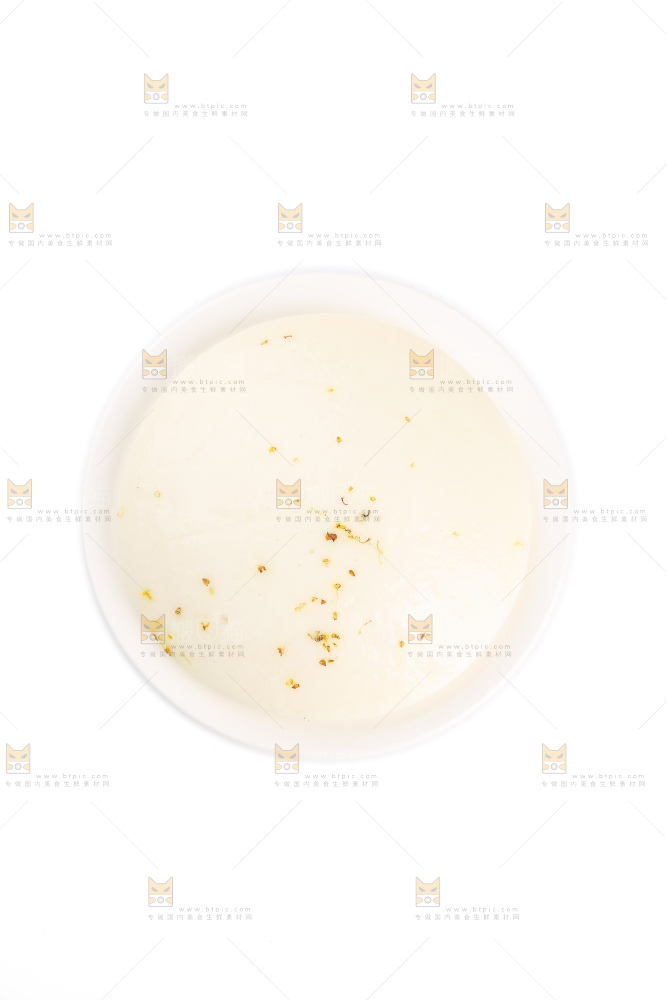 白底上的白糖桂花糕