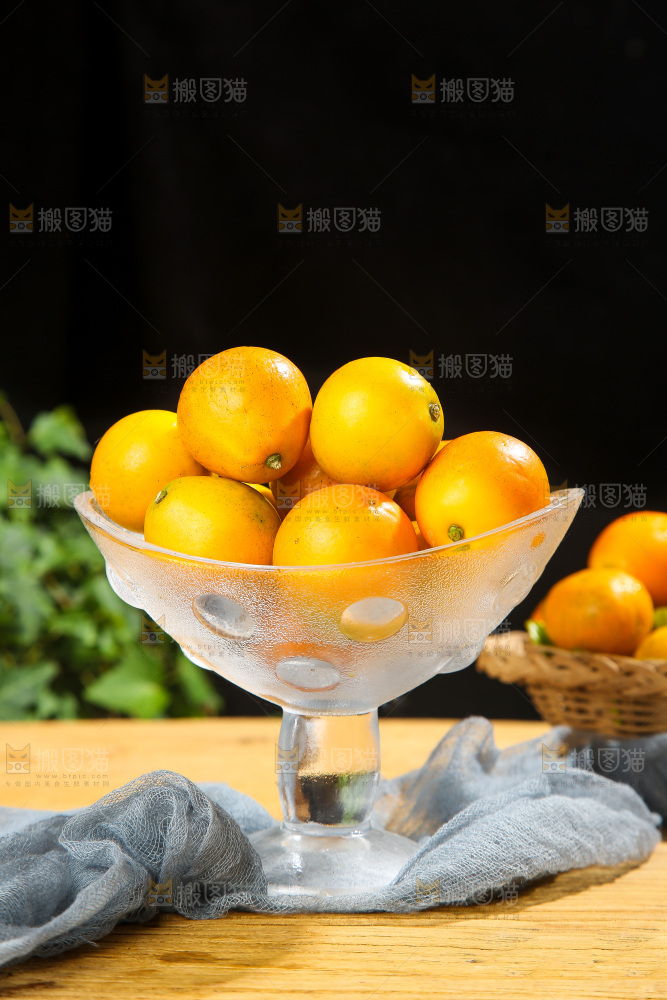 木底上的脆蜜金柑